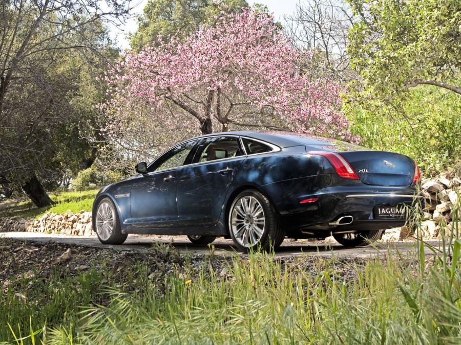  Jaguar XJL 2010 года  (US) (фото 23 из 41)